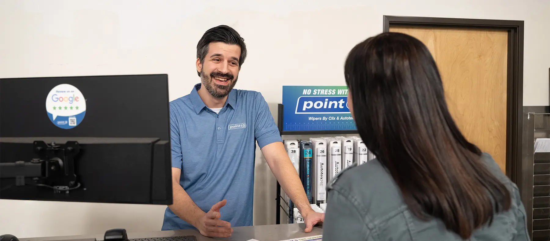 A Point S service advisor helping a customer at the counter
