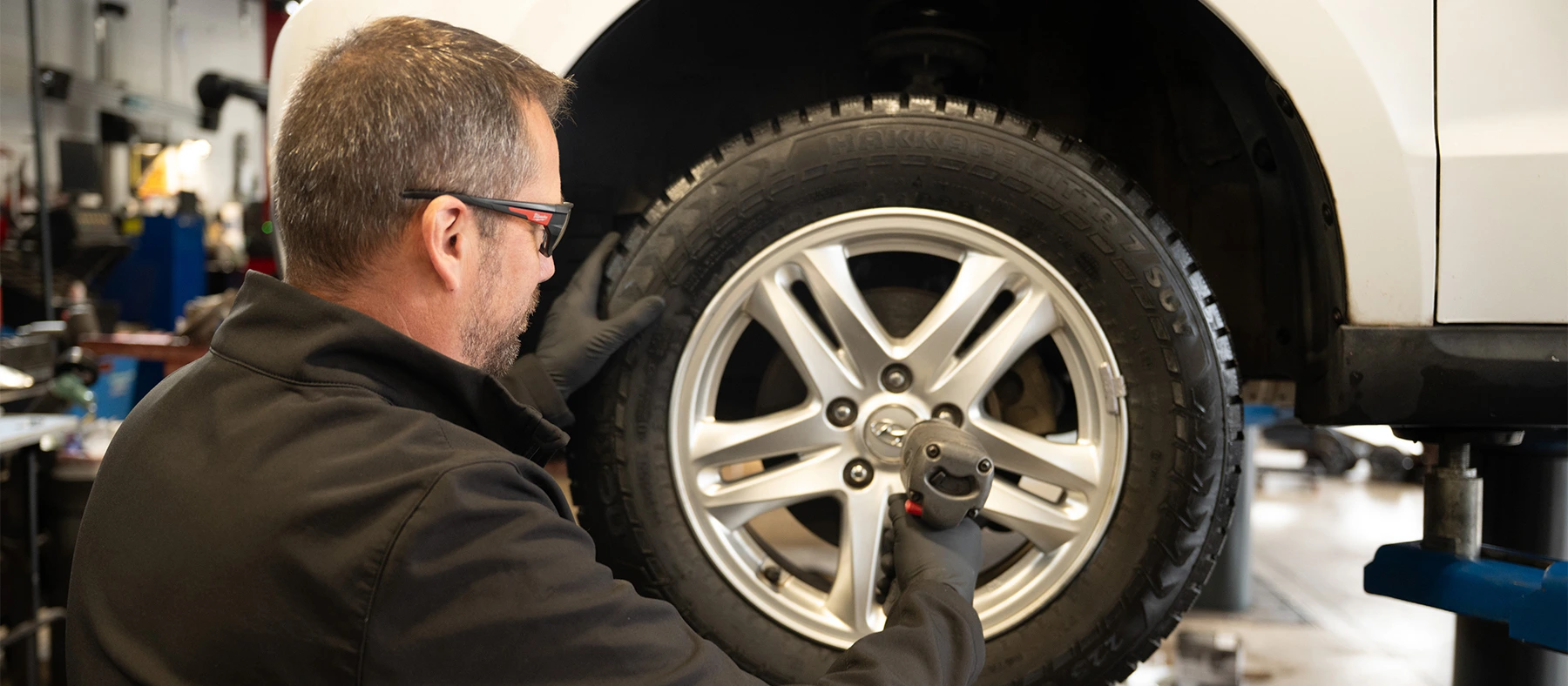 A Point S technician torquing the lug nuts on a newly mounted wheel